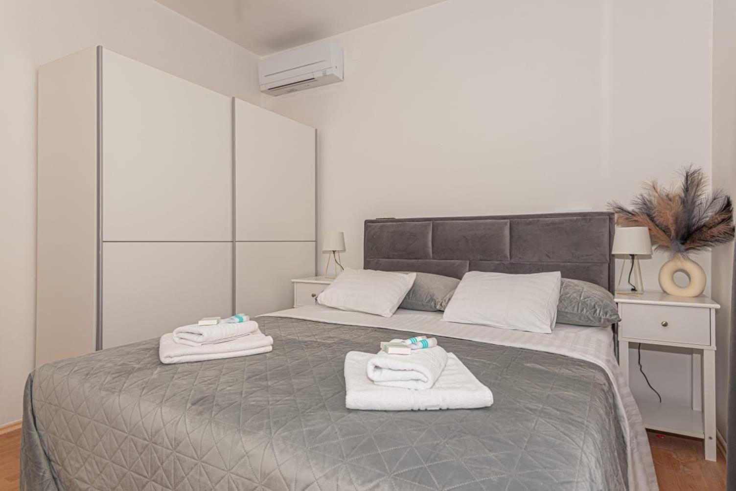 Apartment Mozart Šibenik Exteriör bild